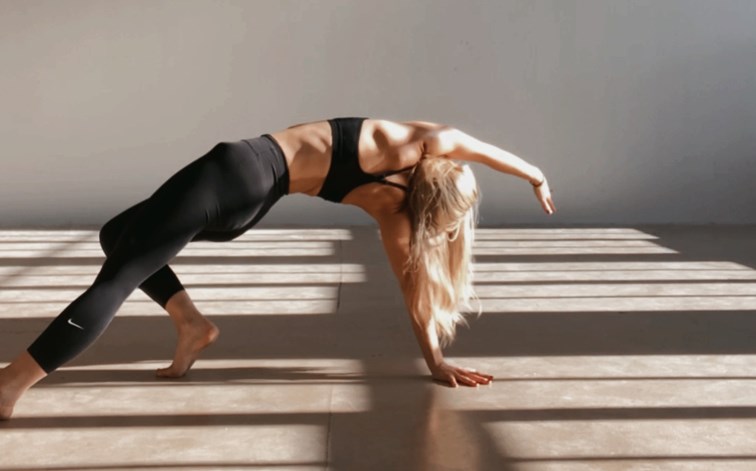 Yoga HIIT with Anna Posch (5 days) from 1800€